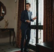 Rezumat episodul 14 „Fata de la fereastră”, difuzat în 24 octombrie la Kanal D: Sedat luptă orbește pentru a pune mâna pe companie! Este prins între două femei puternice